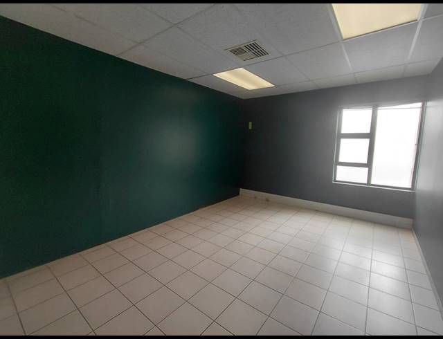 111M² OFFICE TO LET IN FOURWAYS